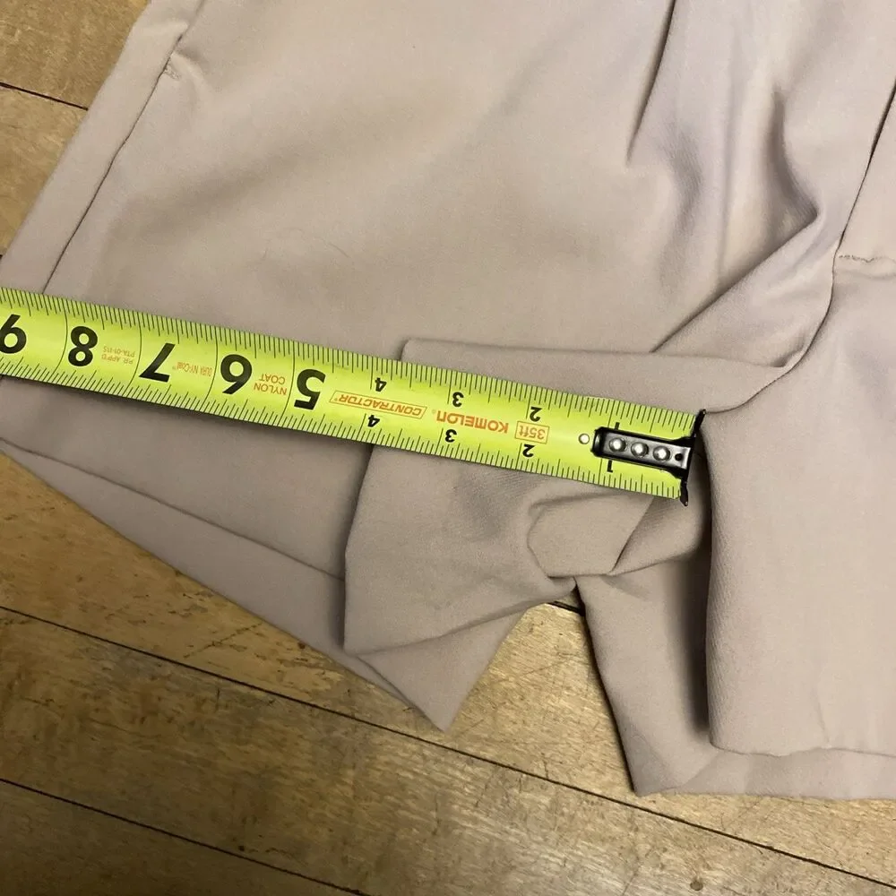 A New Day Shorts Women’s Size 8 NWT Beige Stretch 4” Inseam